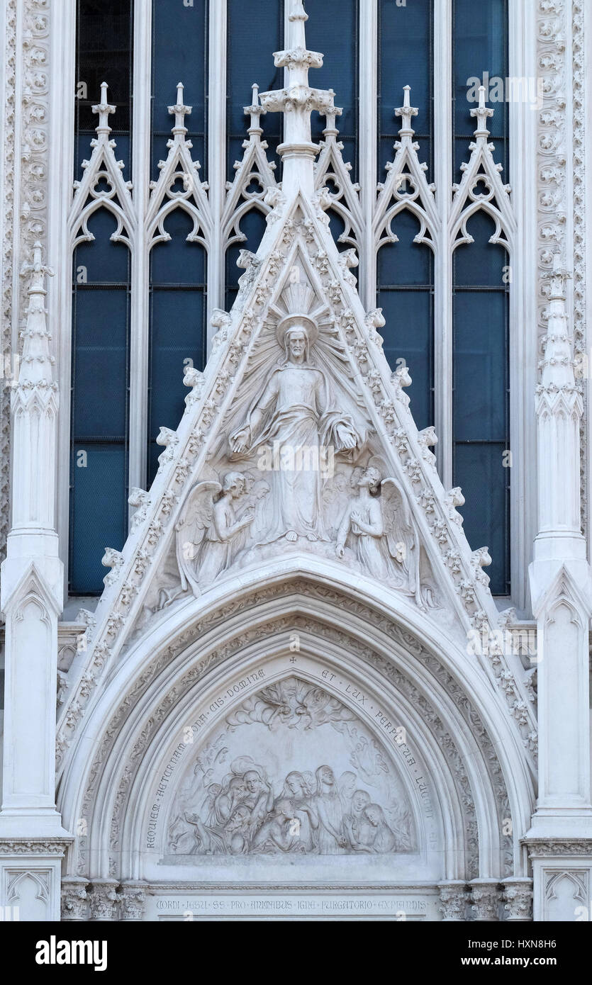 Sacro Cuore di Gesù tra due angeli e le anime del purgatorio, Sacro Cuore del Suffragio chiesa in Roma, Italia Foto Stock