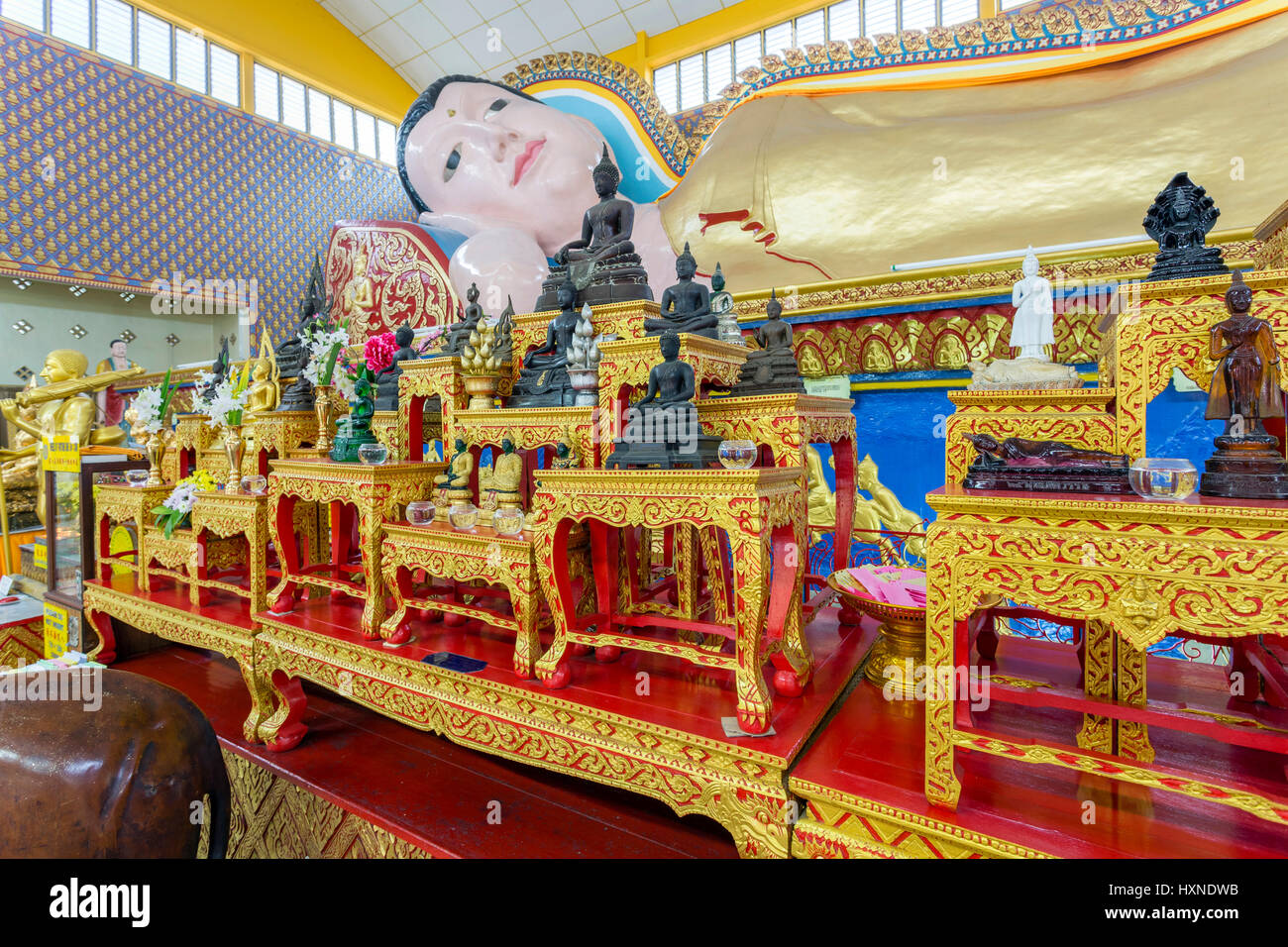 Wat Chaiya Mangkalaram o Wat Chayamangkalaram è un Thai tempio buddista di George Town, Penang, Malaysia, la maggior parte notevole per il suo Buddha reclinato stat Foto Stock