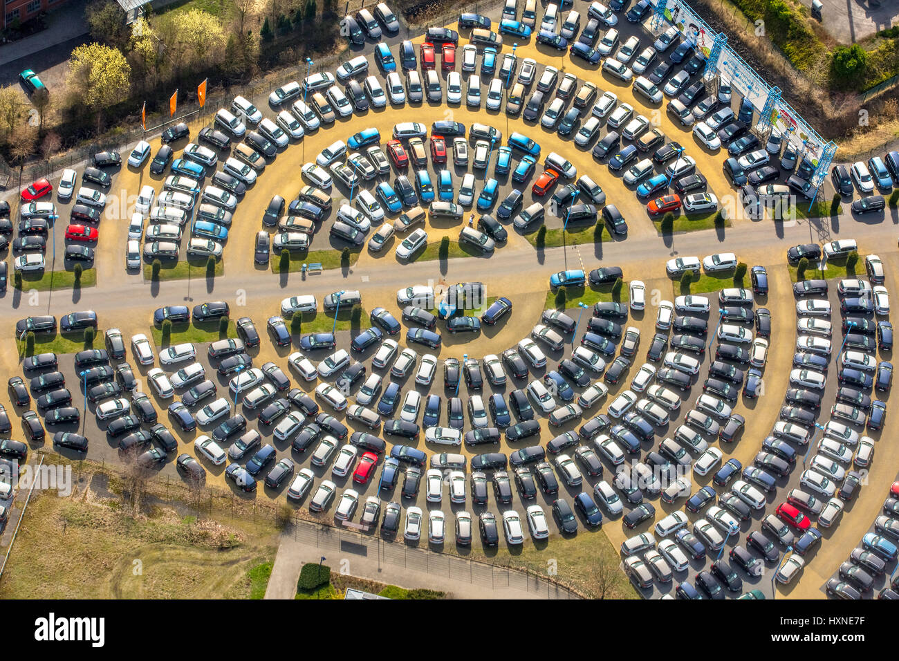 Round di aree di parcheggio di Autohaus Potthoff Hamm, Potti, Automobile usata concessionari, Internet autohandel, auto circle, circolare, Hamm, la zona della Ruhr, Nord Rhine-Westph Foto Stock