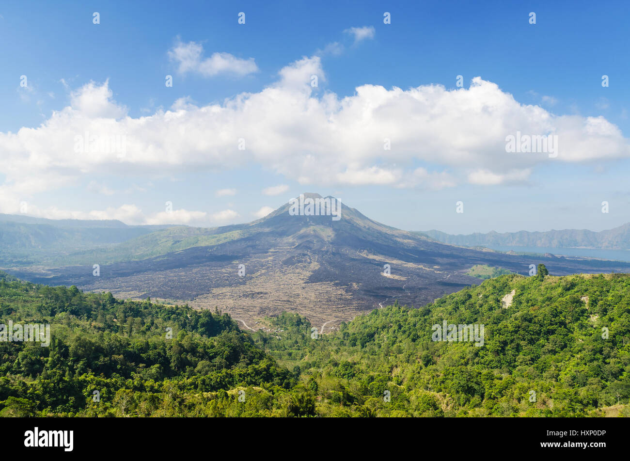Vulcano Batur vista dal villaggio di kintamani a Bali Indonesia Foto Stock