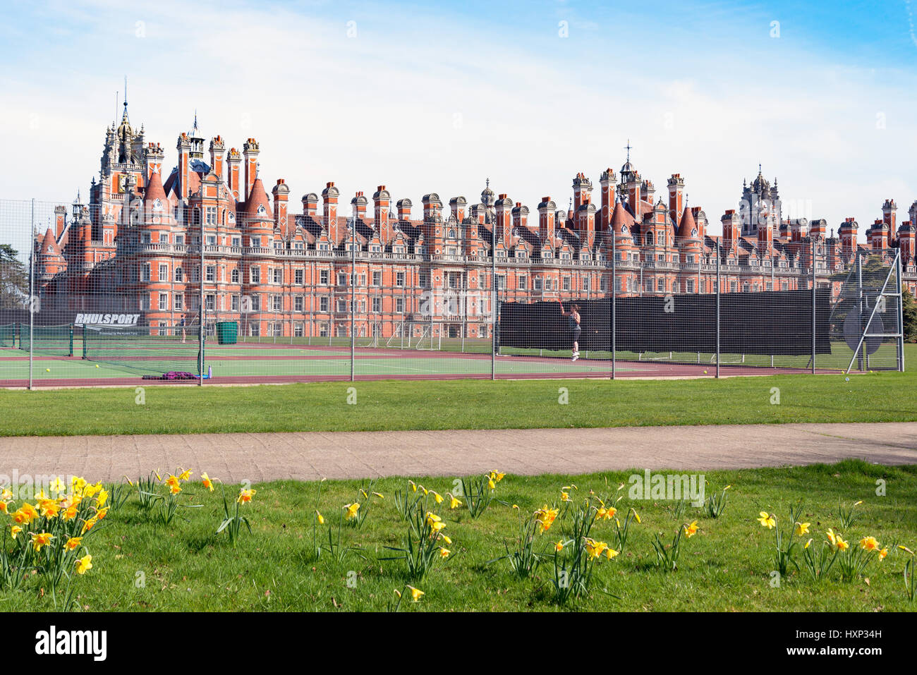 Fondatore dell'edificio e campo da tennis, Royal Holloway (Università di Londra), Egham Hill, Egham Surrey, Inghilterra, Regno Unito Foto Stock