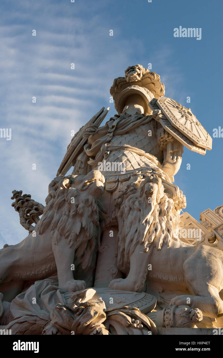 Statuen der Gloriette bei Schloss Schönbrunn, Wien Österreich Foto Stock