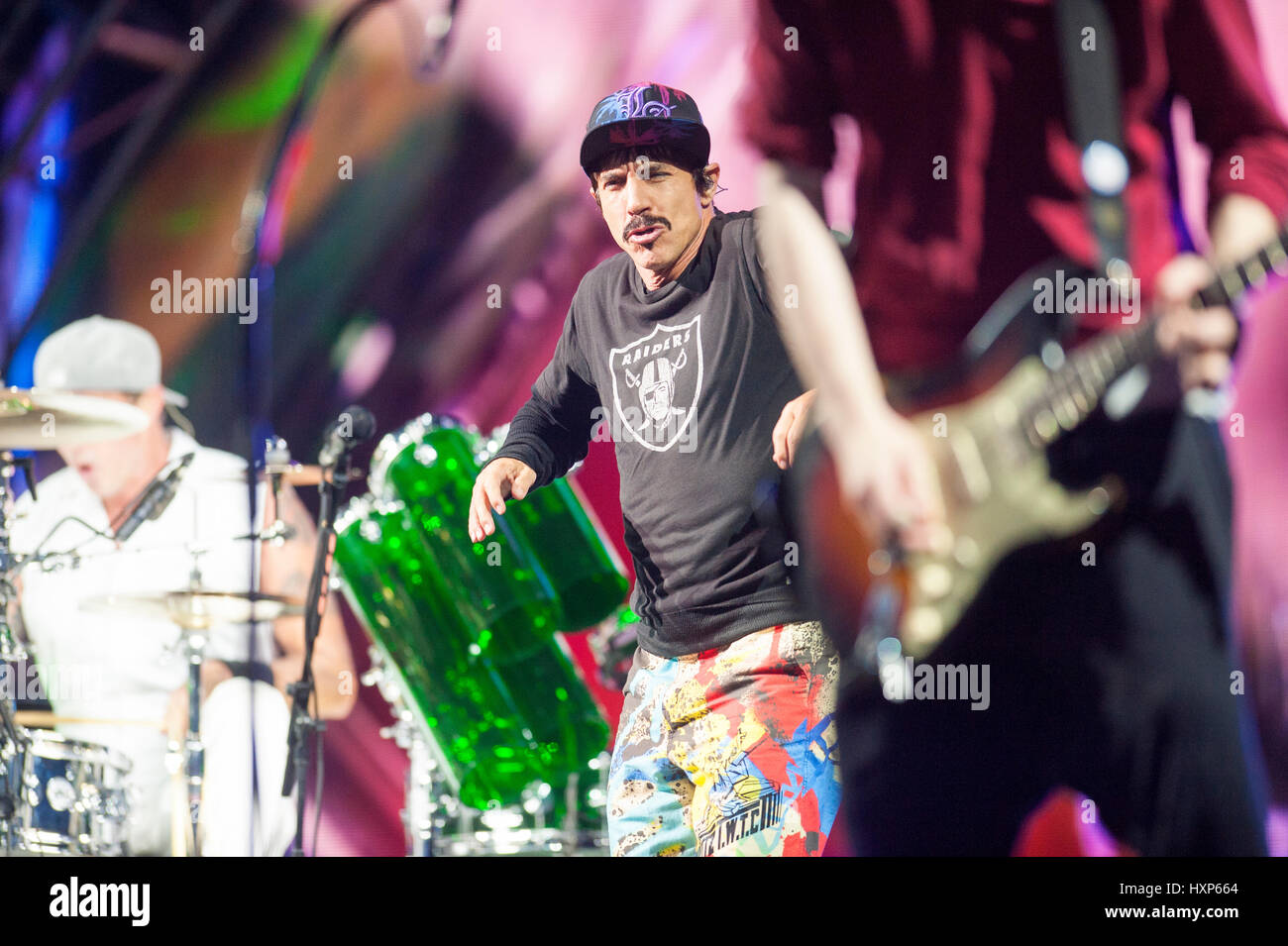 Anthony Kiedis dei Red Hot Chili Peppers in primo piano il palco principale al giorno 3 della T nel Parco Festival, 10 luglio, 2016 in Scozia. Foto Stock