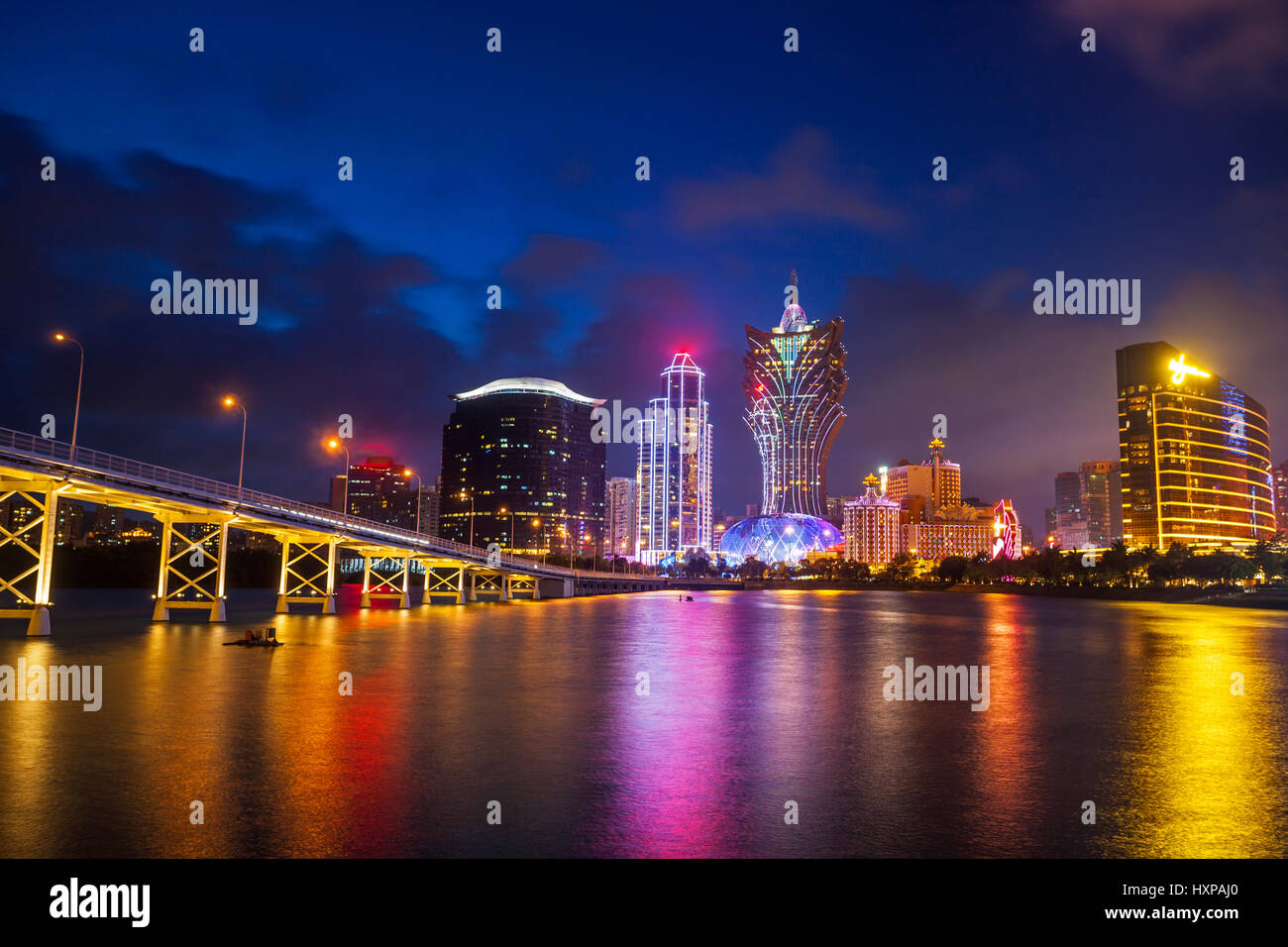 La vista notturna della città di Macao Foto Stock