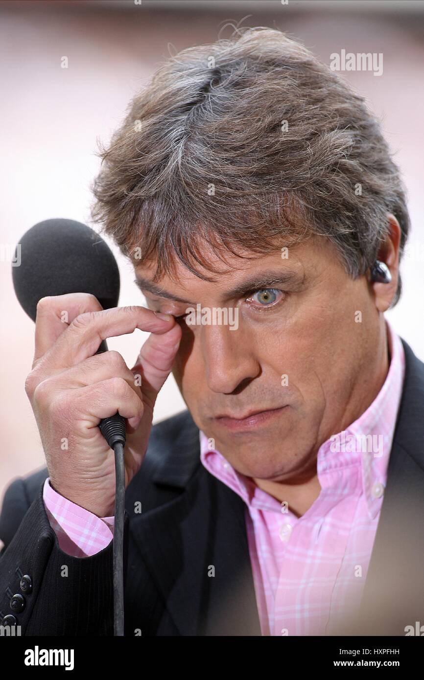 JOHN INVERDALE SPORTSCASTER TWICKENHAM MIDDLESEX INGHILTERRA 15 Marzo 2009 Foto Stock