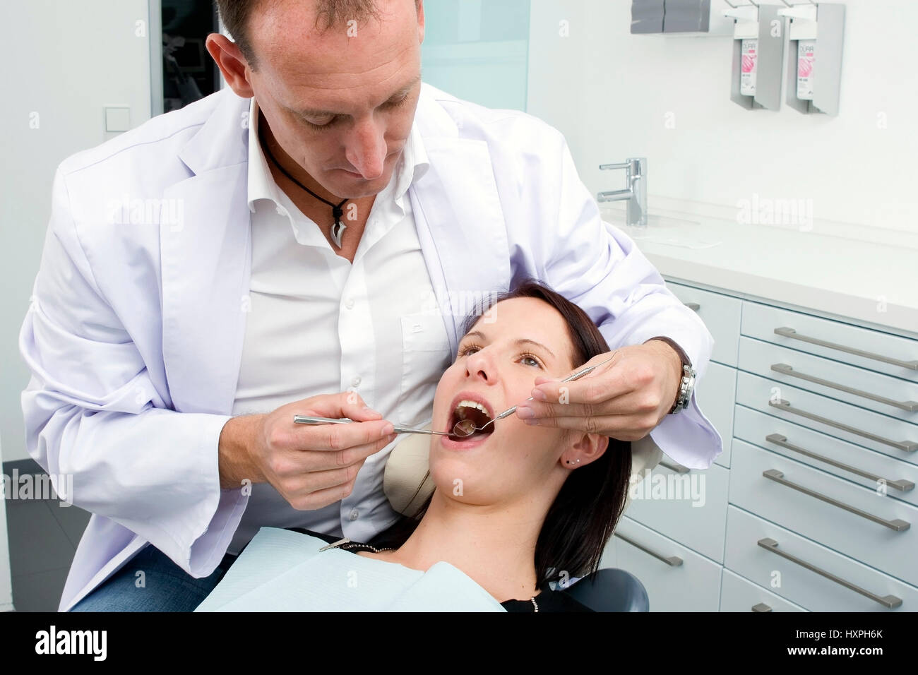 Dentista di trattamento (MR), Zahnarztbehandlung (MR) Foto Stock