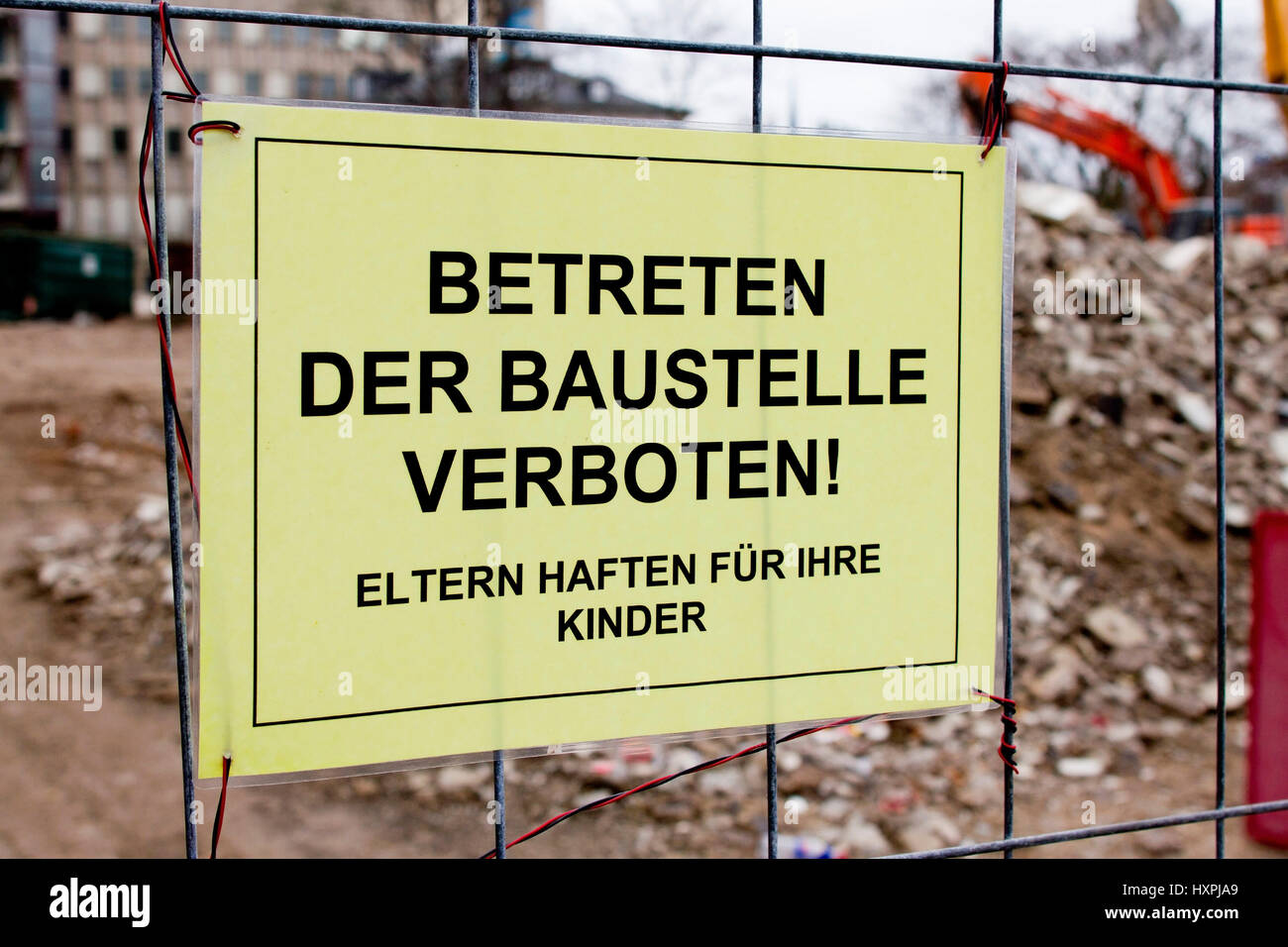 'Segno ''invio per l'edificio sito vietato', Schild 'betreten der Baustelle verboten' Foto Stock