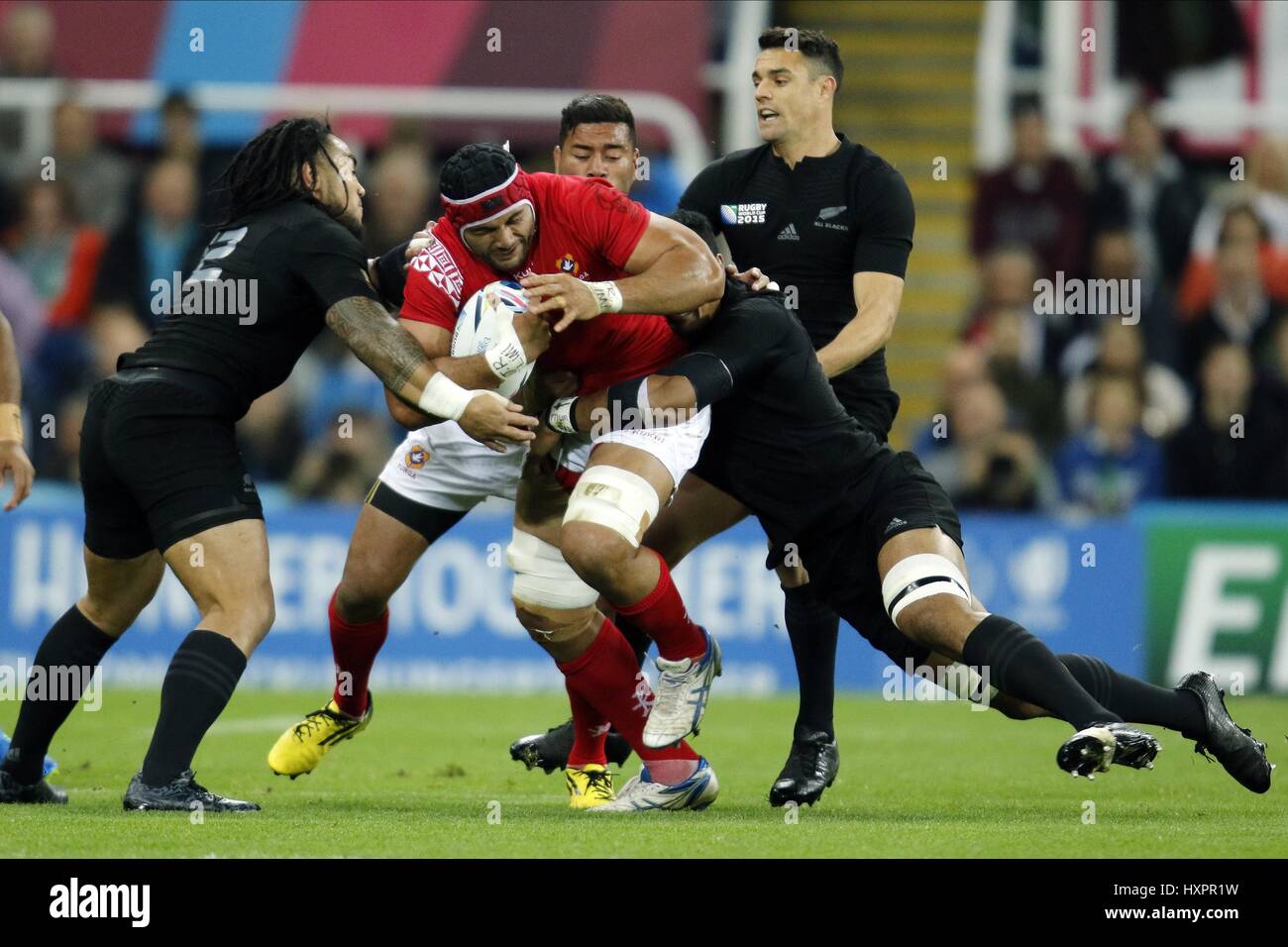 MA'UN NONU SIONE KALAMAFONI NUOVA ZELANDA V TONGA NUOVA ZELANDA V TONGA ST JAMES PARK NEWCASTLE UPON TYNE INGHILTERRA 09 Ottobre 2015 Foto Stock