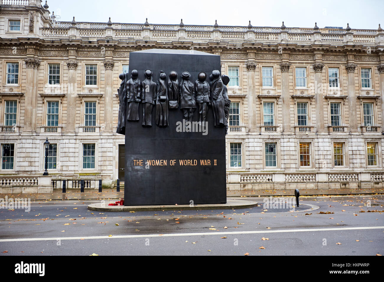 Un monumento commemorativo di donne di WWII su Whitehall, Londra Foto Stock