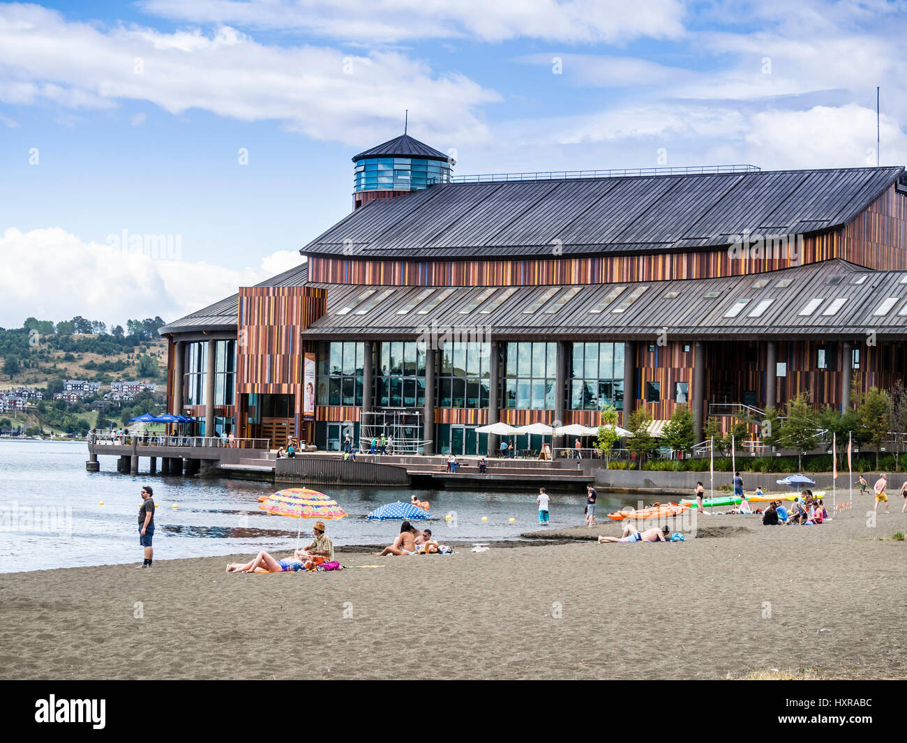 Music Hall presso il lago, villaggio Frutilliar, al lago Llanquihue, chilenean Lake District, Cile Foto Stock