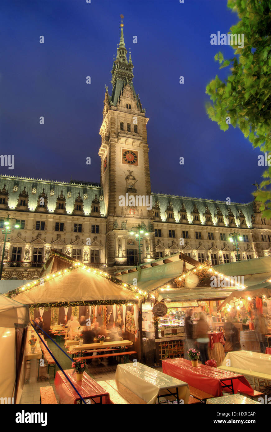 Il Villaggio del vino presso il municipio di mercato ad Amburgo in Germania, Europa, Das Stuttgarter Weindorf auf dem Rathausmarkt in Amburgo, Deutschland, Foto Stock