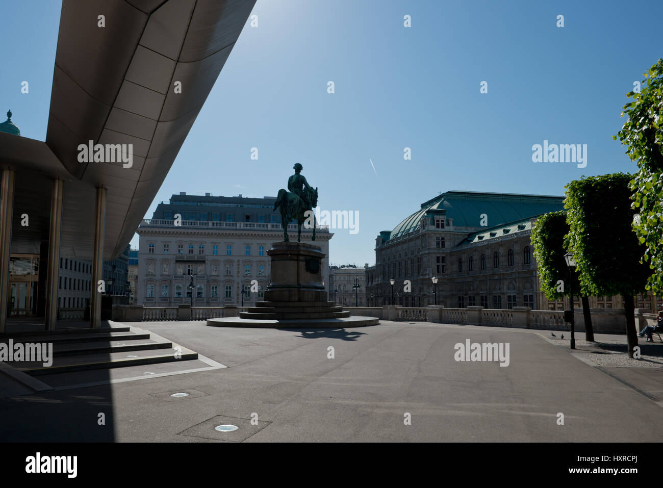 Soravia ala vor der Albertina mit Standbild Erzherzog Albrecht und Oper, Wien Foto Stock