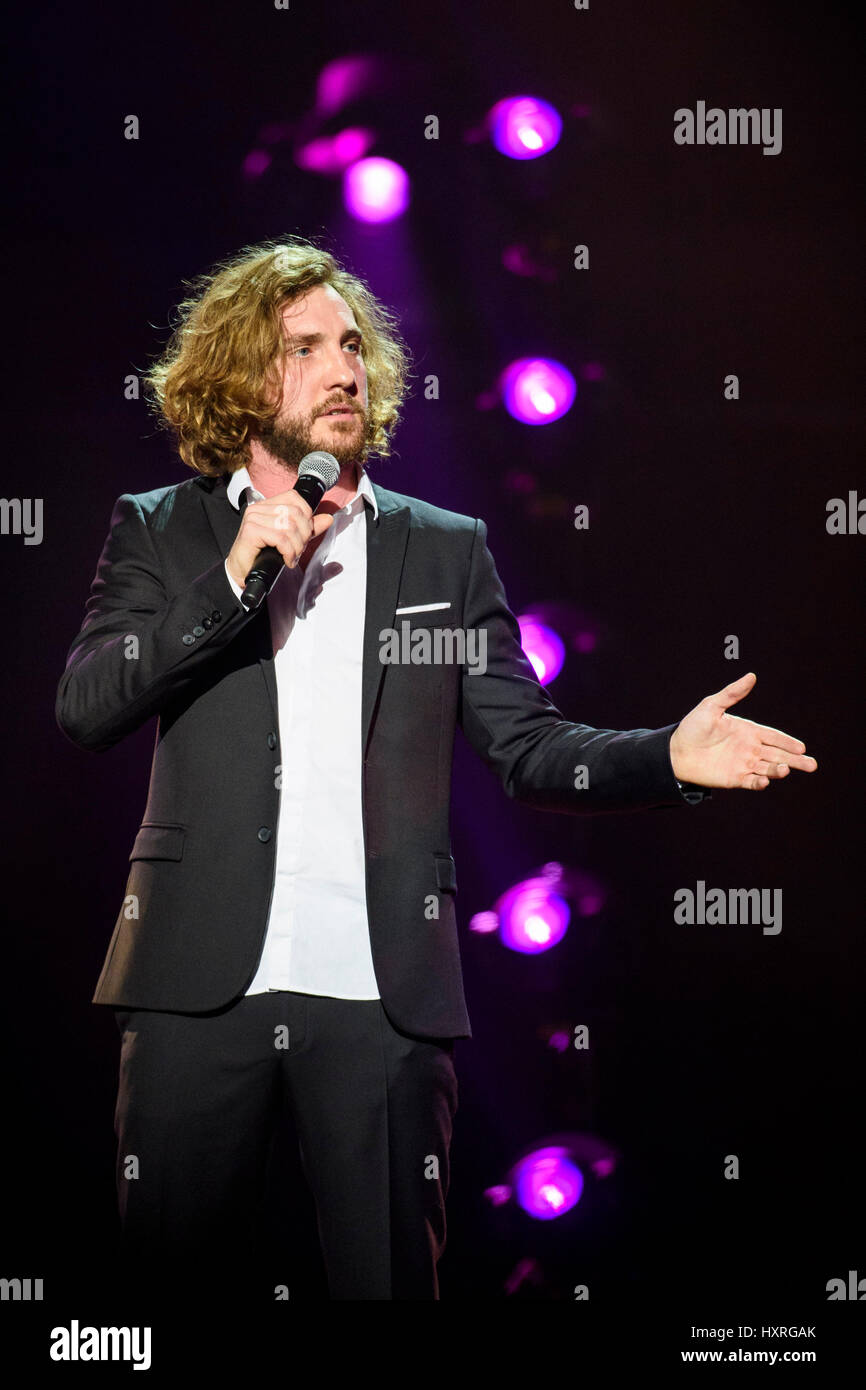 Il Seann Walsh esibirsi sul palco della Royal Albert Hall di Londra per il Teenage Cancer Trust commedia di notte. Foto Stock