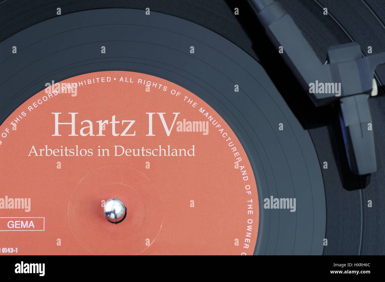 Record con l'etichetta di Hartz IV, disoccupati in Germania, Schallplatte mit der Aufschrift Hartz IV, Arbeitslos in Deutschland Foto Stock