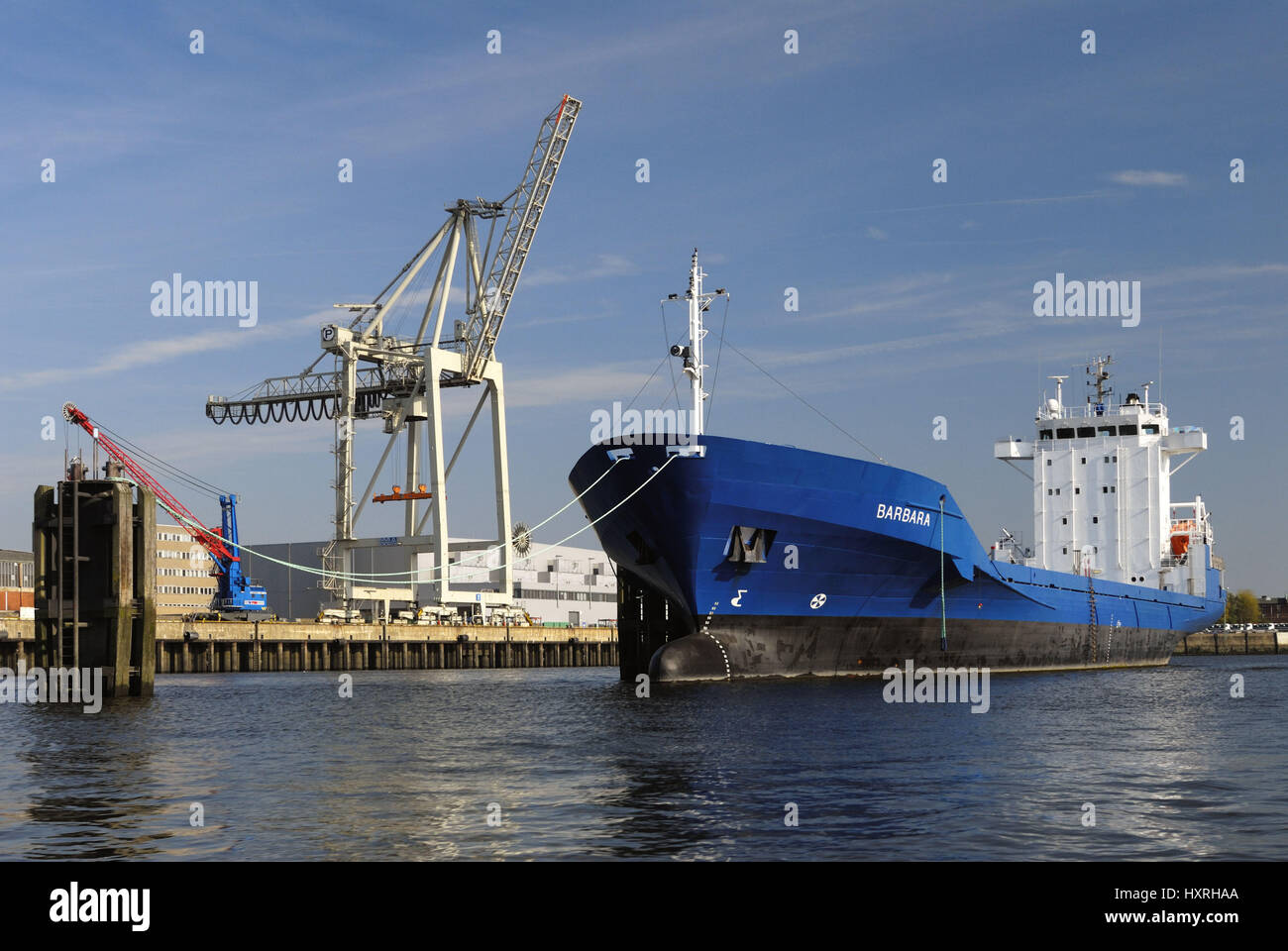 Cargo in Hanse porto di Amburgo, Germania, Europa Frachtschiff Hansahafen im in Amburgo, Deutschland, Europa Foto Stock