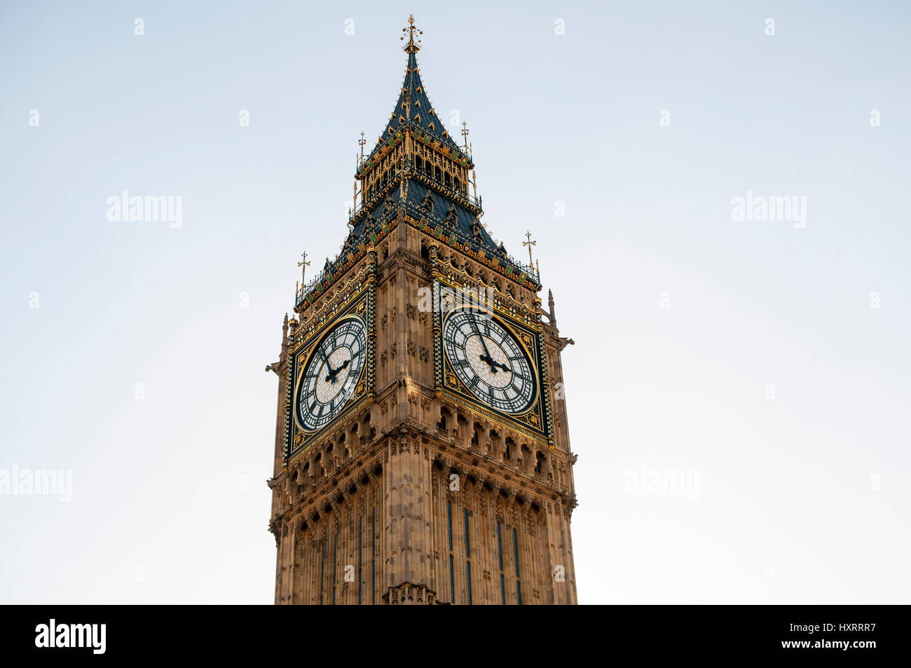 La torre di Elizabeth aka Big Ben, street view. Londra, Inghilterra 2017. Foto Stock