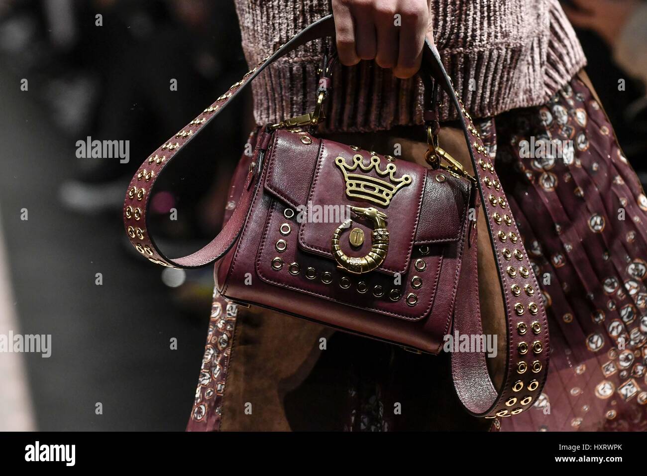 Borsa trussardi immagini e fotografie stock ad alta risoluzione - Alamy