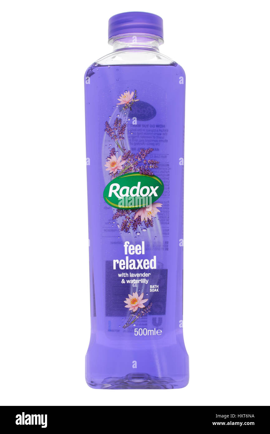 Bottiglia di Radox lavanda e bagno waterlilly immergere su sfondo bianco Foto Stock