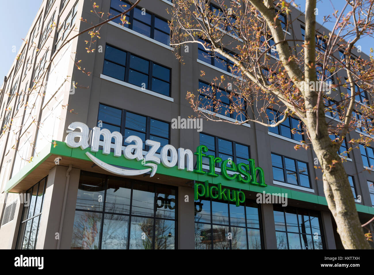 Seattle, Washington: Pickup AmazonFresh SoDo. Amazon.com ha rivelato due  generi alimentari le posizioni di prelievo a Seattle è sodo e Ballard  quartieri dove gli acquirenti possono ricevere i loro acquisti online in