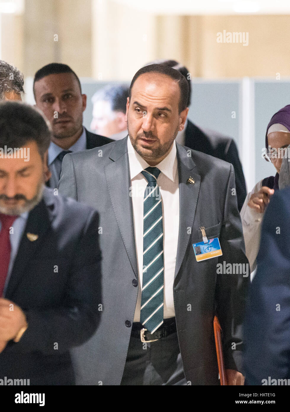 Ginevra, Svizzera. 30 Mar, 2017. La siria opposizione del capo delegazione Nasr al-Hariri arriva per una riunione di Intra-Syria i colloqui di pace con l inviato speciale dell ONU per la Siria Staffan de Mistura al Palais des Nations a Ginevra, Svizzera, 30 marzo 2017. Credito: piscina/Xu Jinquan/Xinhua/Alamy Live News Foto Stock