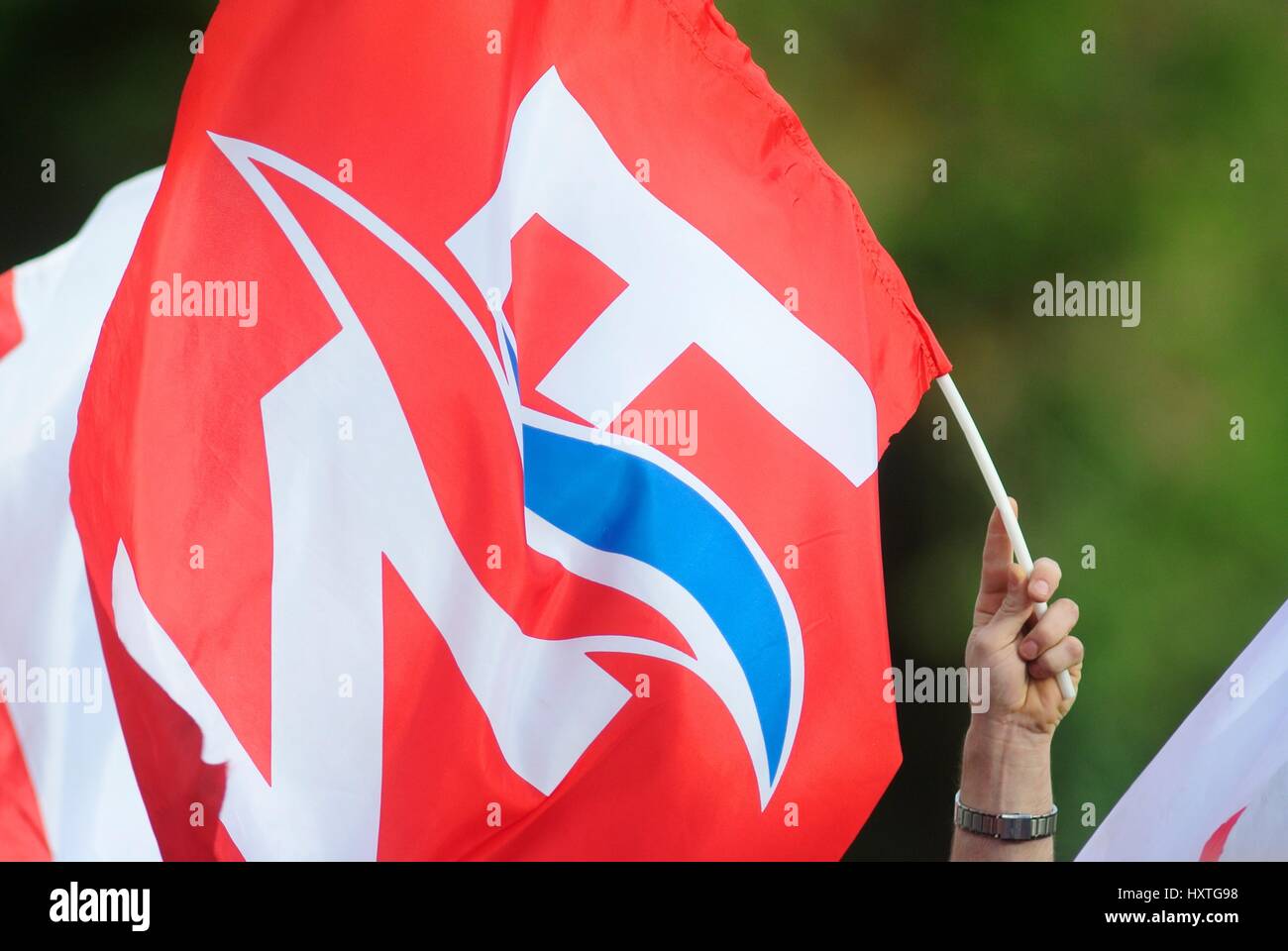 La Trinite-Porhoet, Brittany, Francia. 30 Mar, 2017. Front National francese candidato presidenziale Marine Le Pen indirizzi bretone rurali europee durante la sua campagna presidenziale di credito: Luca Peters/Alamy Live News Foto Stock