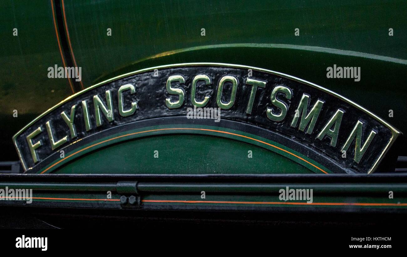 Howarth, UK. Il 30 marzo 2017. Flying Scotsman si appoggia per tutta la notte prima della riapertura del Settle a Carlisle linea. La linea è stata chiusa il 9 febbraio 2016 come risultato di una frana. Le riparazioni hanno costato £23M Credito: Graham Eva/Alamy Live News Foto Stock