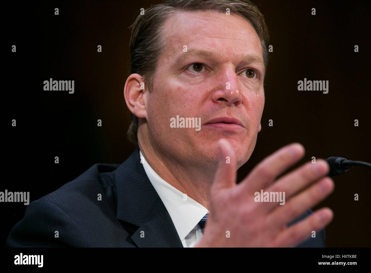 Washington DC, Stati Uniti d'America. Il 31 marzo 2017. Kevin Mandia, CEO di FireEye, testimonia durante un Senato Comitato di selezione sulla Intelligence audizione sul russo attività di Intelligence durante le elezioni americane a Washington D.C. il 30 marzo 2017. Credito: Kristoffer Tripplaar/Alamy Live News Foto Stock