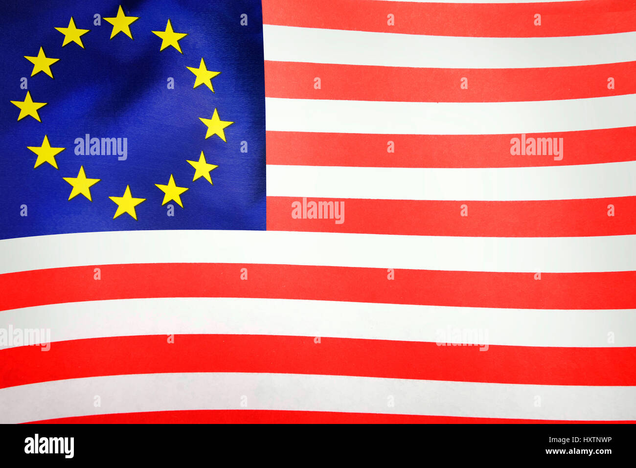 Miscela di bandiere dell'UE e gli Stati Uniti d'America, gli accordi di libero scambio TTIP, Mischung der Fahnen von UE und USA, Freihandelsabkommen TTIP Foto Stock