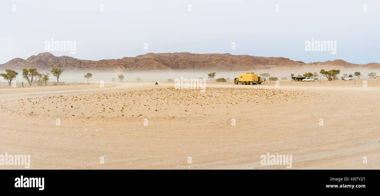 Deserto polveroso camp in Namibia, Africa Foto Stock