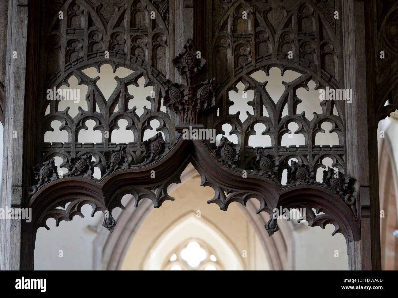 Dettaglio dello schermo all'interno della chiesa di San Pietro, Wolferton, Norfolk, Inghilterra, Regno Unito Foto Stock