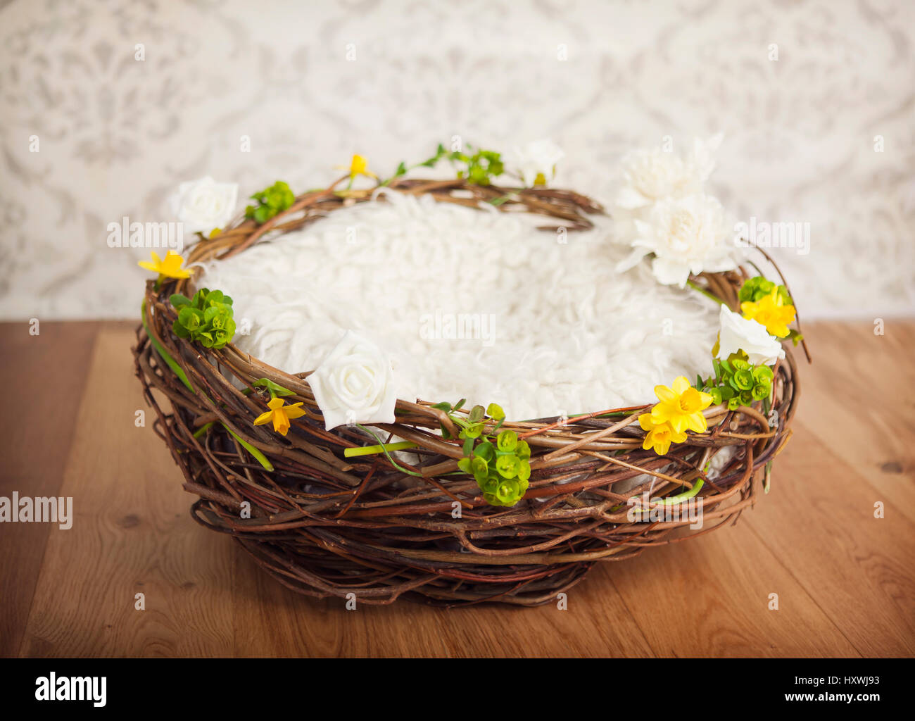 Ghirlanda di fiori intrecciati immagini e fotografie stock ad alta  risoluzione - Alamy