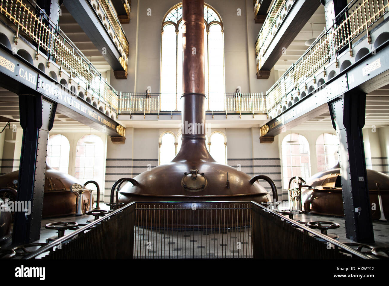 All'interno della vecchia fabbrica di birra Carlsberg a Copenhagen, in Danimarca. La birreria è stata fondata nel 1847 ed è stata convertita in un moderno centro per i visitatori. Foto Stock
