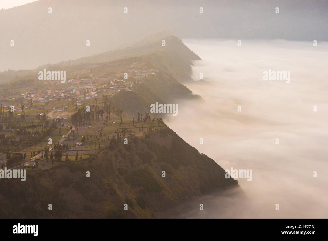 Cemoro lawang villaggio al Monte Bromo in bromo tengger semeru national park, East Java, Indonesia Foto Stock