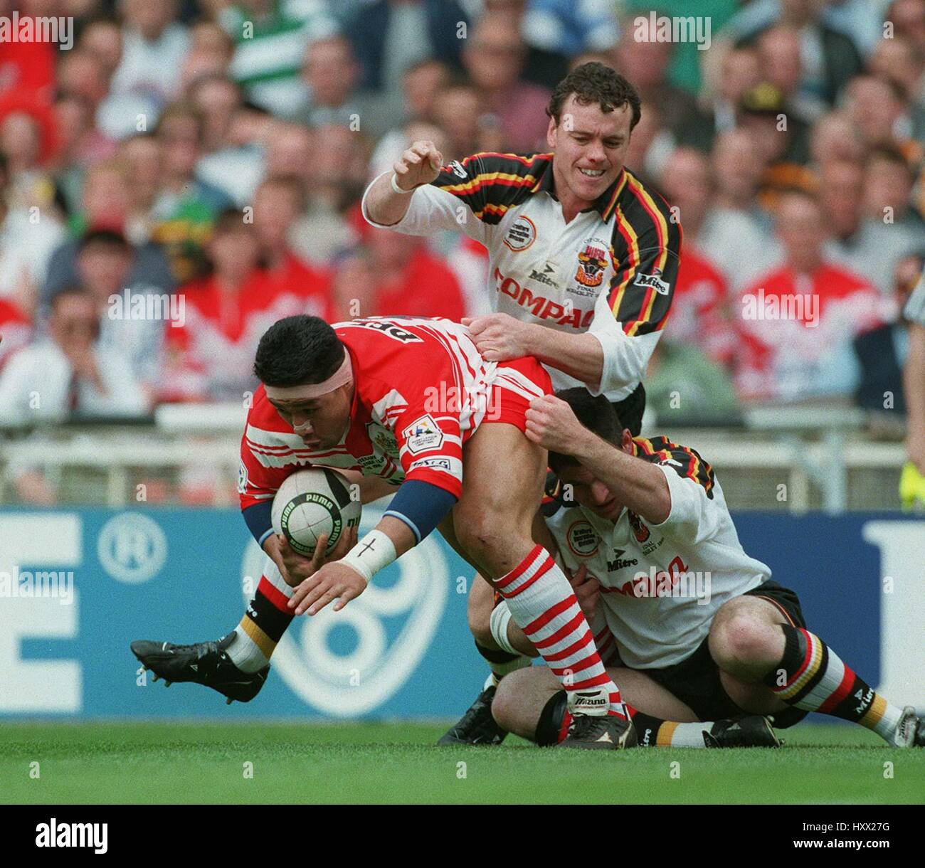 APOLLO PERELINI & ROBBIE PAUL BRADFORD BULLS V ST. HELENS 29 Aprile 1996 Foto Stock