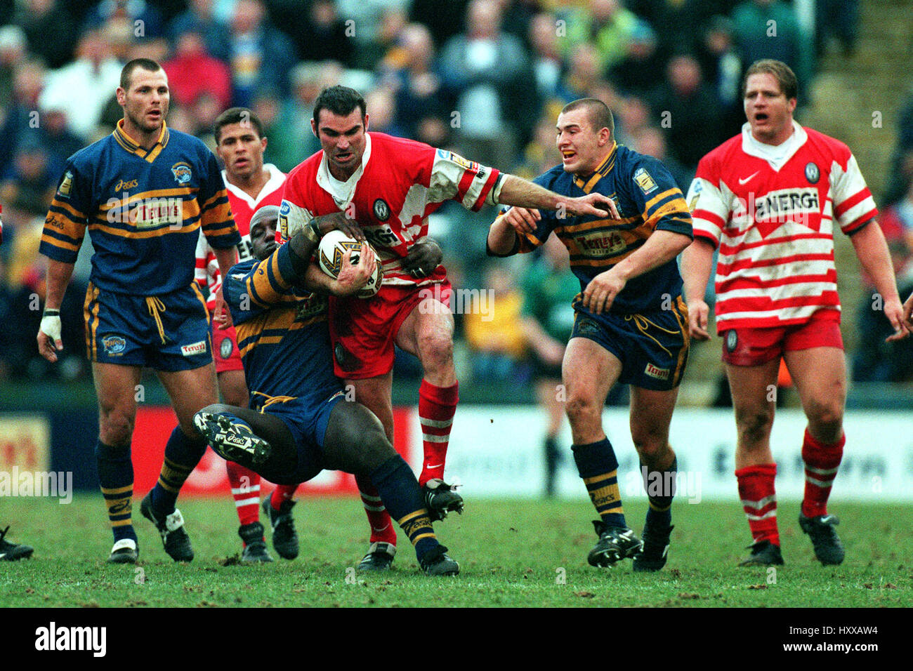 LEE GILMOUR & ANTHONY FARRELL LEEDS RINOCERONTI V Wigan Warriors 15 Febbraio 1999 Foto Stock