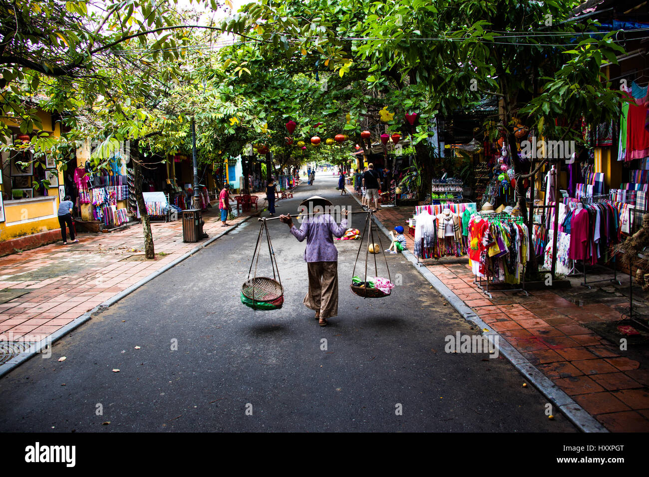 Strada femmina hawker in Hoi An,Vietnam Foto Stock