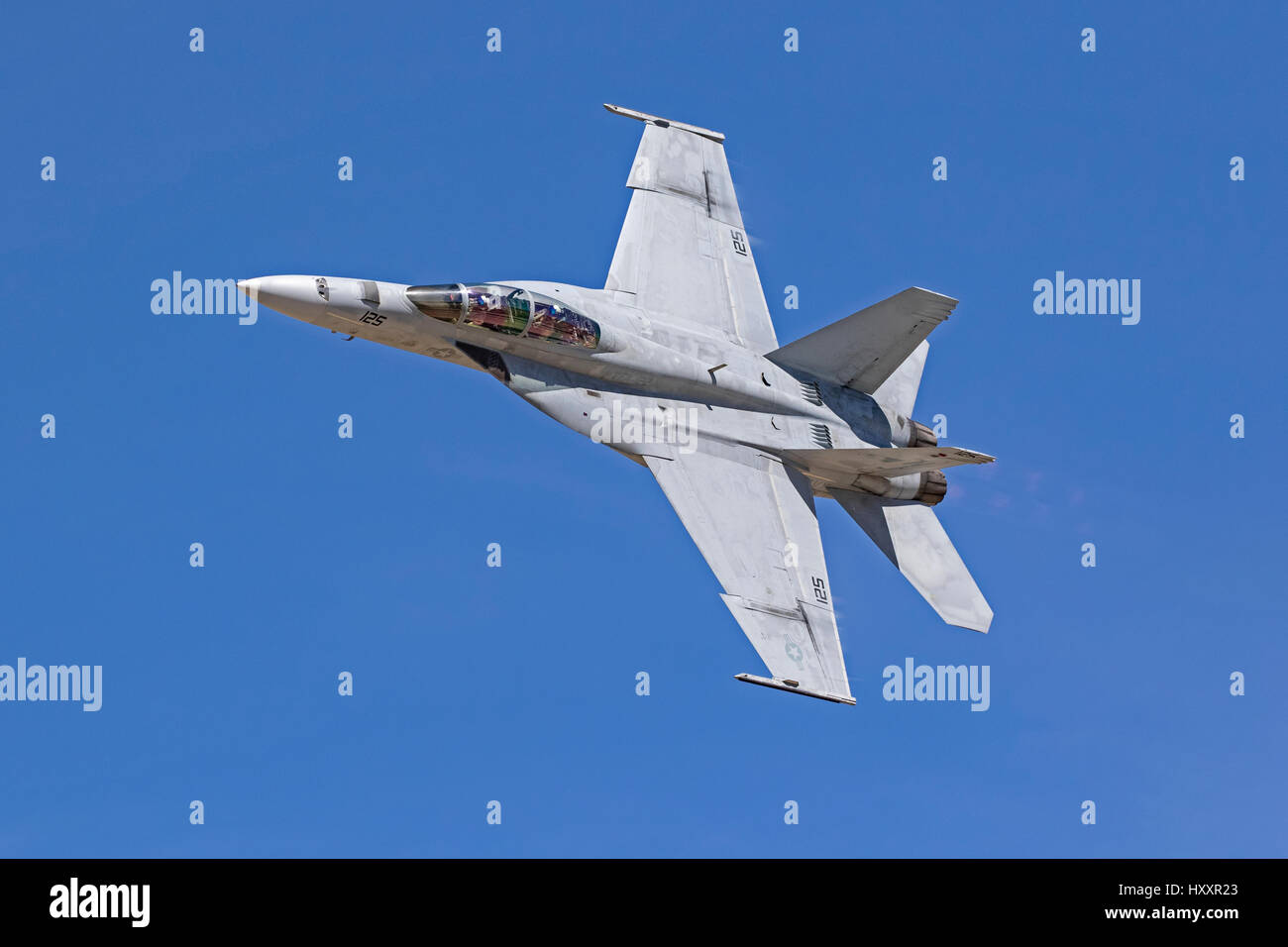Velivolo F-18 Hornet battenti presso il Los Angeles Air Show Foto Stock