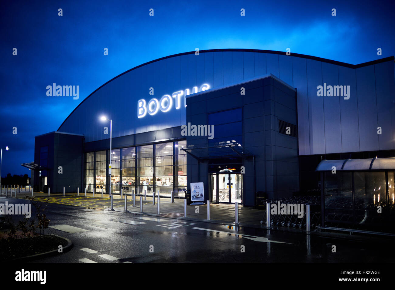 Un moderno cabine supermercato a Ringtail Retail Park, Wigan Greater Manchester, Lancashire, Inghilterra, Regno Unito. Foto Stock