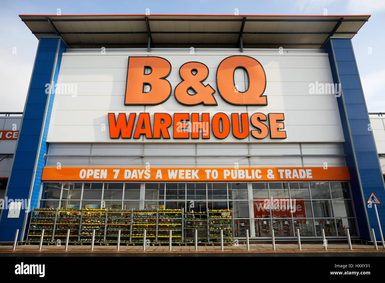 Ingresso esterno di B&Q grande magazzino store a Manchester Fort Retail Park Manchester, Inghilterra, Regno Unito. Foto Stock