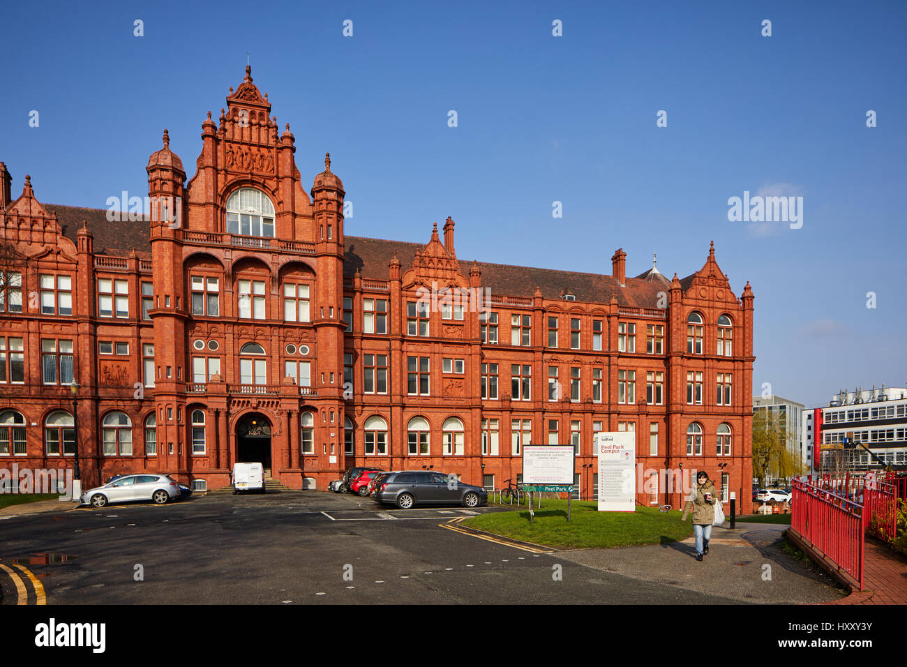 Il Grade ii Listed Peel Park Campus, sbucciare edificio originariamente per Salford Regio Istituto Tecnico, dall'architetto Henry Signore università di Salford Mancheste Foto Stock