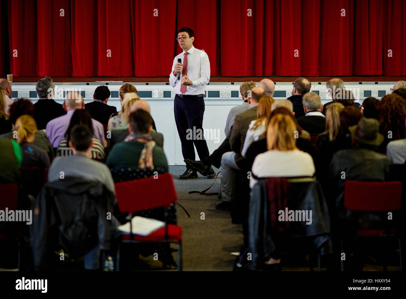 Intervistata da Granada locale televisiva ITV Andy Burnham la manodopera del candidato per la Greater Manchester sindaco Foto Stock