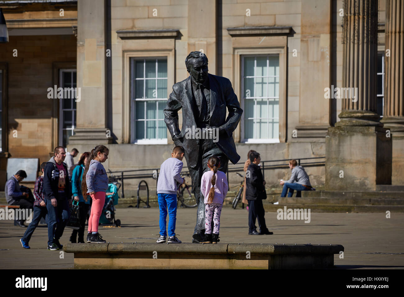 Stazione ferroviaria Edificio esterno, Huddersfield Town Center di un grande mercato comune metropolitan borough Kirklees, West Yorkshire, Inghilterra. Regno Unito. Foto Stock