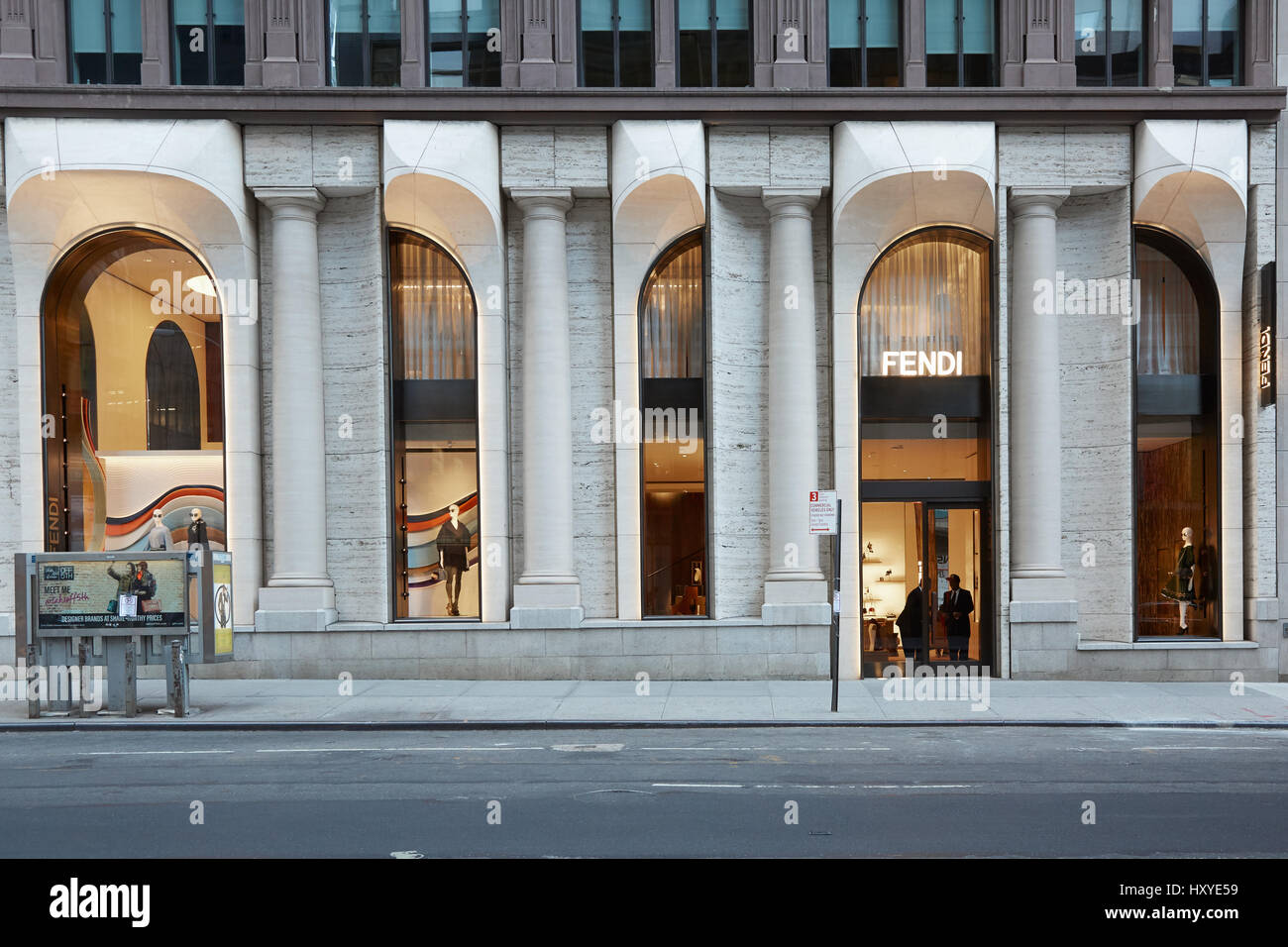 Fendi negozio di lusso in Madison Avenue a New York. Fendi è una casa di moda italiana fondata nel 1925 a Roma. Foto Stock