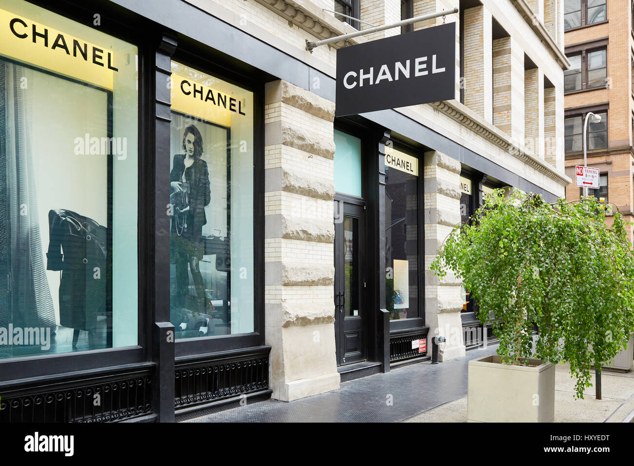Chanel negozio di lusso nella molla 139 st, Soho in una giornata di sole il  7 settembre 2016 a New York. Chanel è una casa di moda fondata ho Foto  stock - Alamy