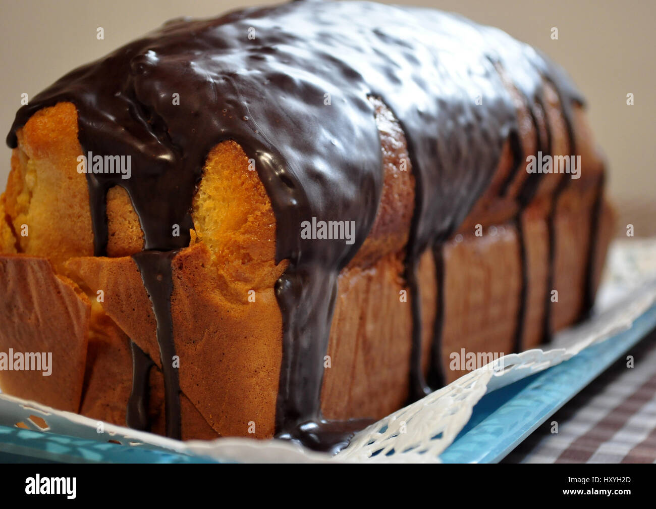 Ricoperta di cioccolato torta fatta in casa Foto Stock