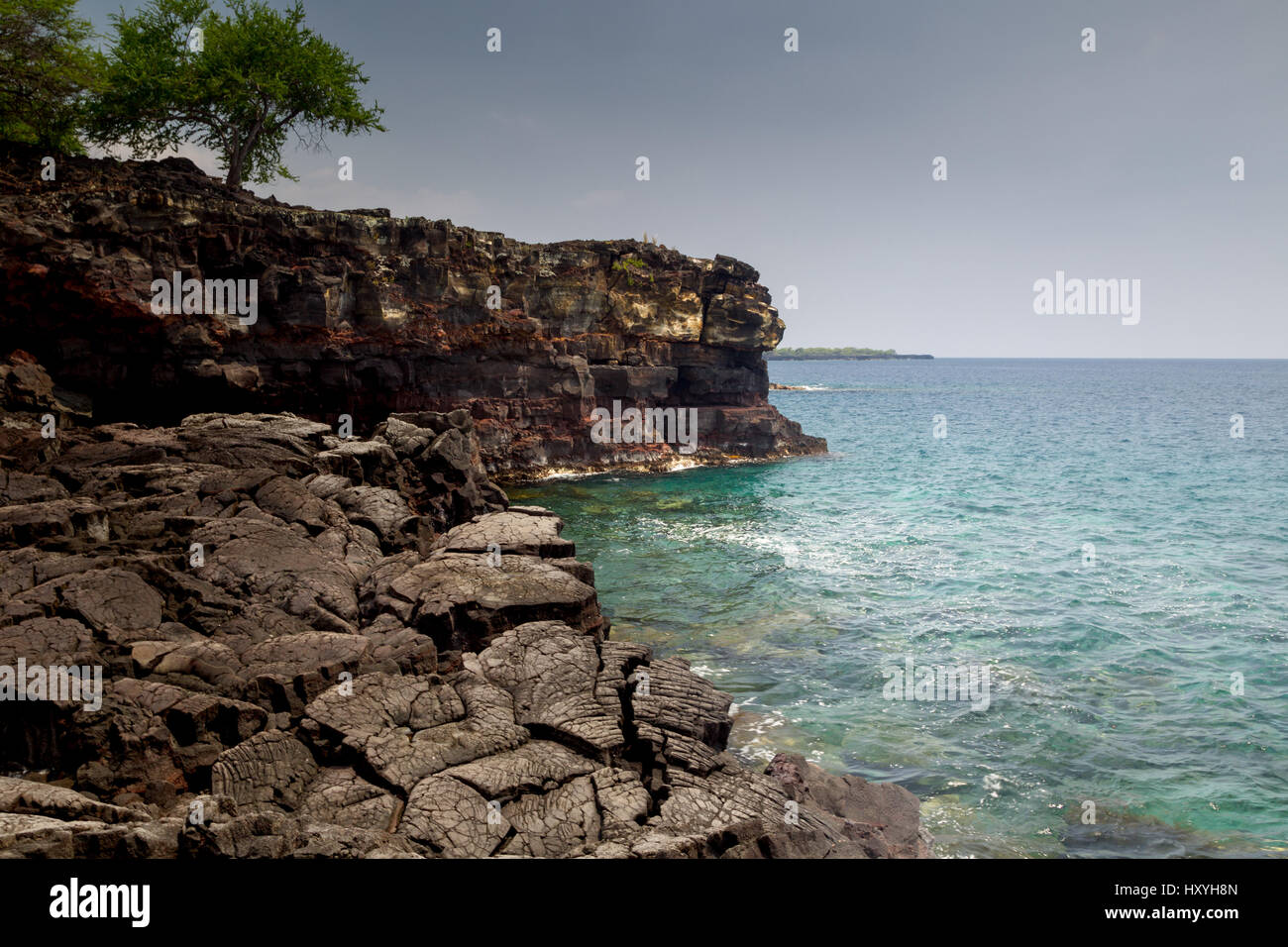 Il paesaggio costiero vicino al Puuhonua O Honaunau Park sulla Big Island, Hawaii, Stati Uniti d'America. Foto Stock