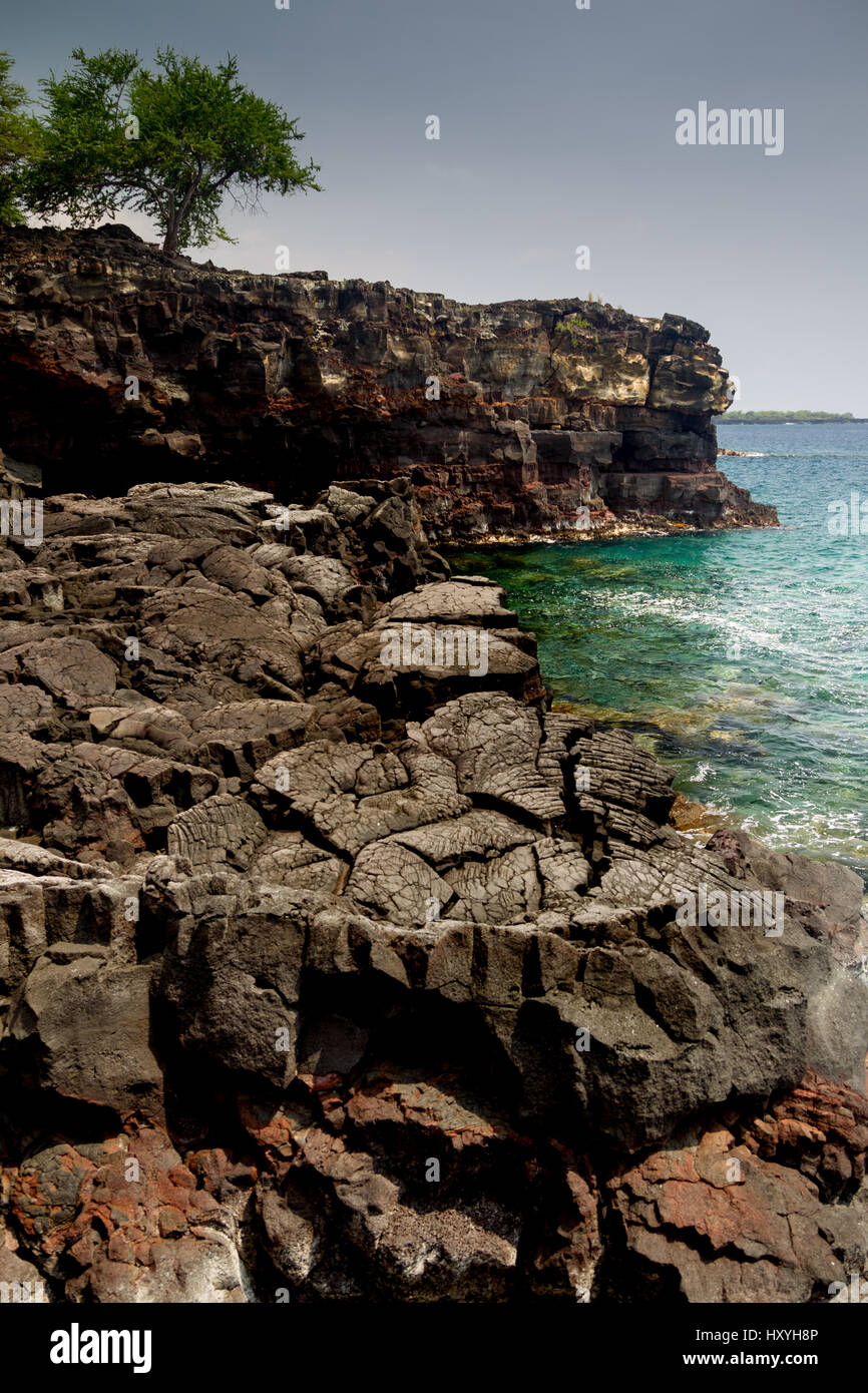 Il paesaggio costiero vicino al Puuhonua O Honaunau Park sulla Big Island, Hawaii, Stati Uniti d'America. Foto Stock