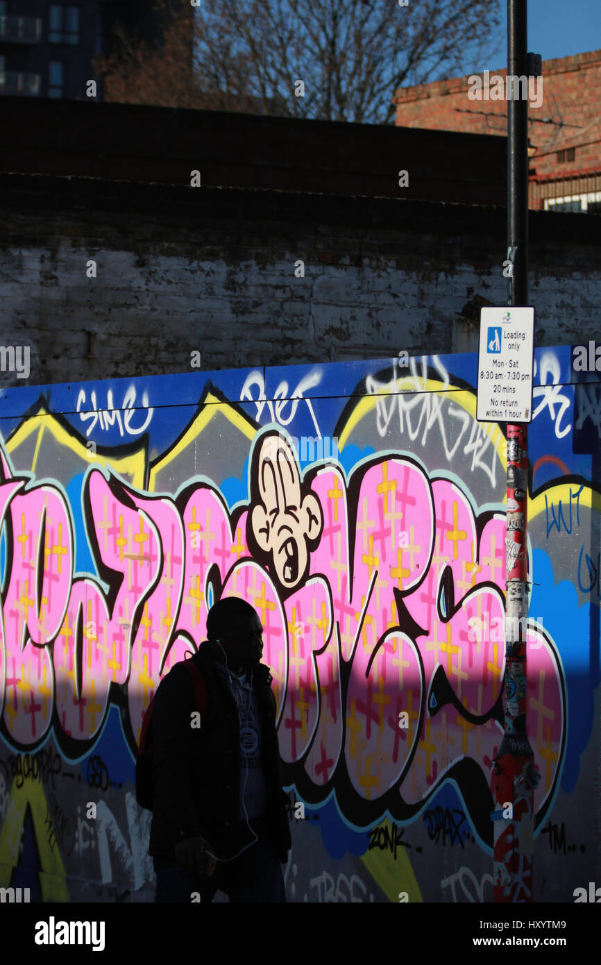 Parete con graffiti in Hackney, London , Regno Unito Foto Stock