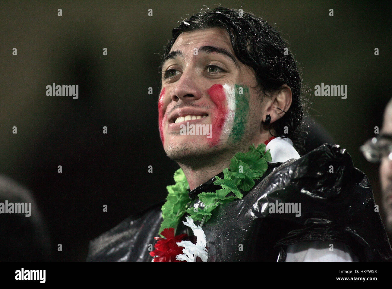 ITALIAN FAN ITALIA V BULGARIA D. Afonso Henriques STADIUM GUIMAR├ES Portogallo 22 giugno 2004 Foto Stock