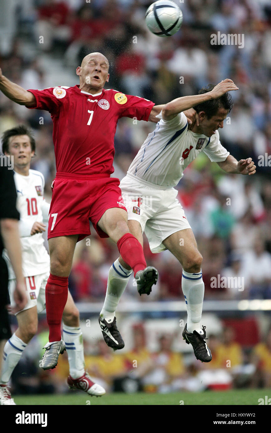 THOMAS GRAVESEN TOMAS GALASEK REPUBBLICA CECA V DANIMARCA Dragao Stadium Porto Portogallo 27 giugno 2004 Foto Stock